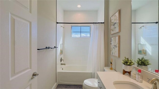 Building Photo - 12661 Oak Hill Way