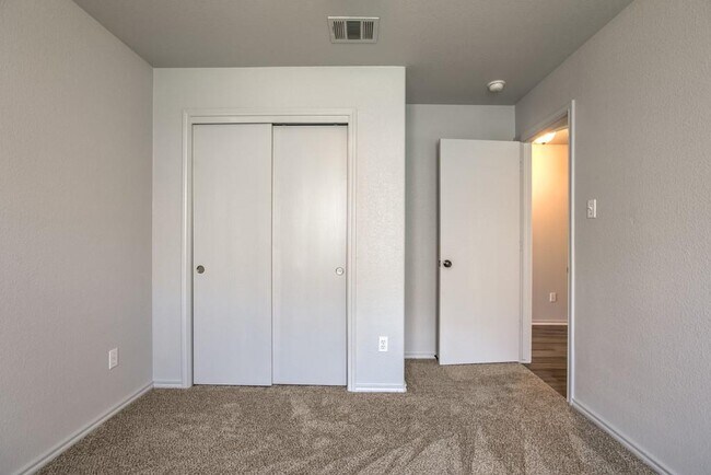 Building Photo - 1108 Blewett Dr