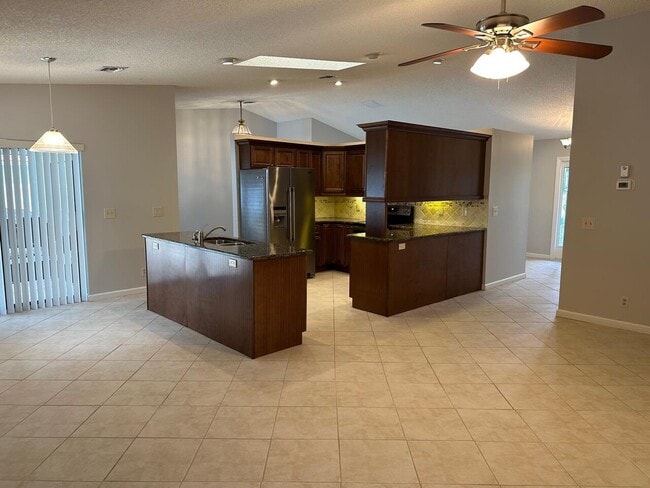 Building Photo - 22421 Ensenada Way