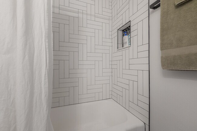 Building Photo - 2400 34th Ave N