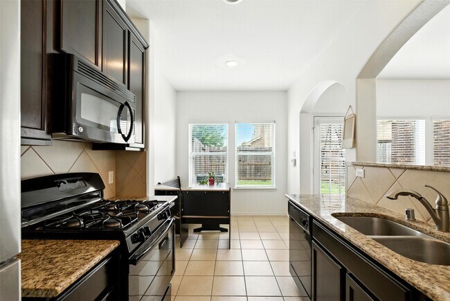 Building Photo - 8904 Clovermist Dr