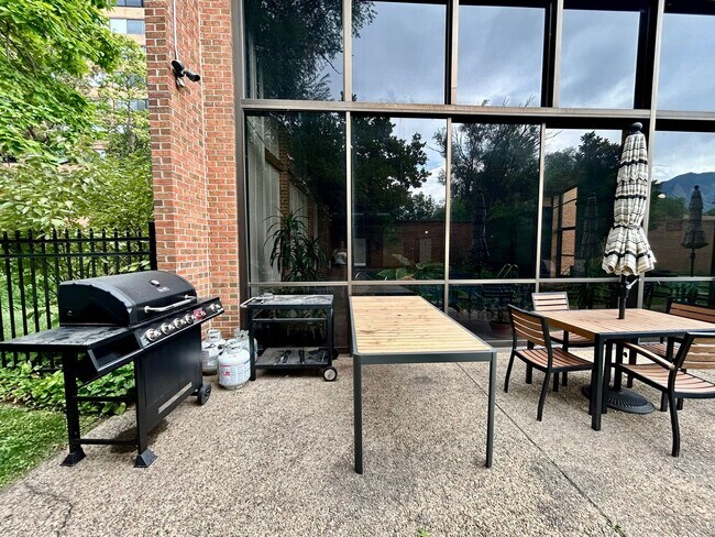 Building Photo - Horizon West Condo for Rent with South-side Views of the Flatiron Mtns