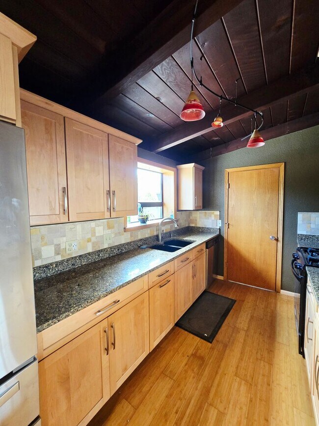 Building Photo - Single Family Home in Mckinleyville!