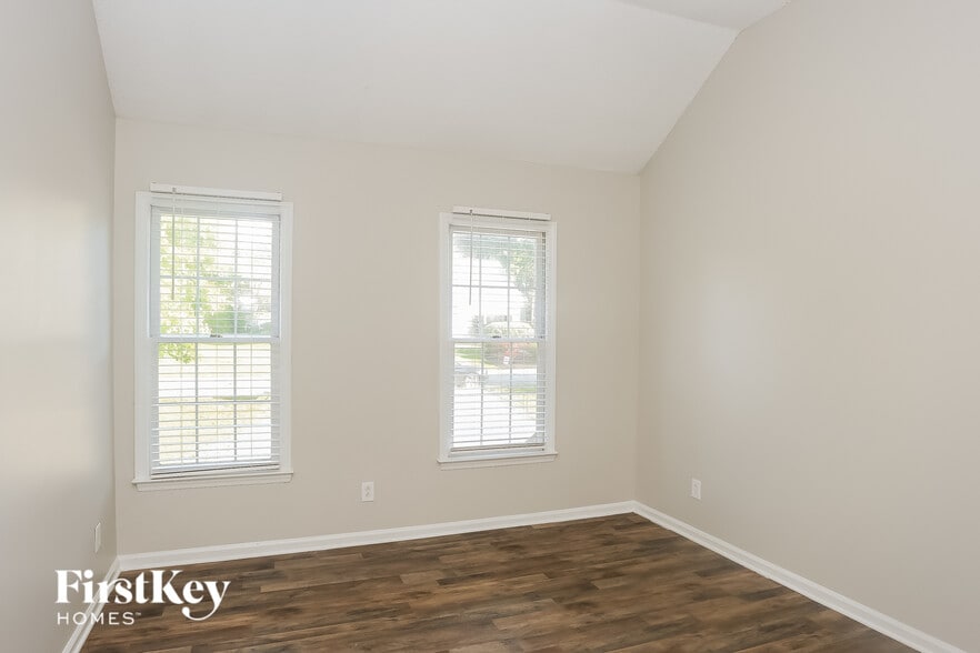 Building Photo - 3883 Meadow Ridge Dr NW