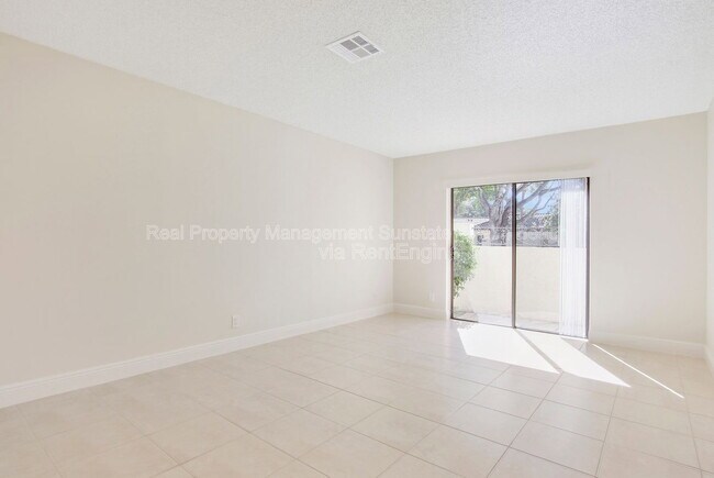 Building Photo - 3143 Kingswood Terrace