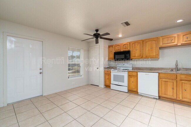 Building Photo - 208 Ichabod Ave