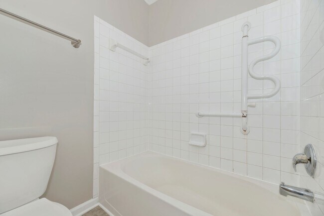 Building Photo - Beautifully Renovated Townhome in Walnut Ridge