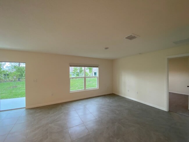 Building Photo - Not Ready for Showings until BEGINNING OF FEBRUARY... Desirable Lake Diamond Subdivision 4/2/2 **...