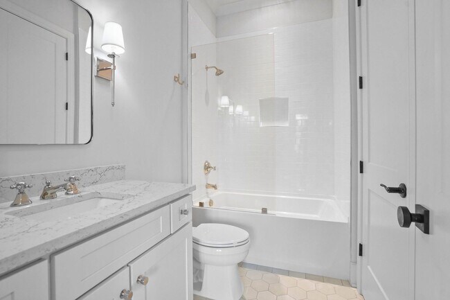 Building Photo - 3311 Skyline Dr