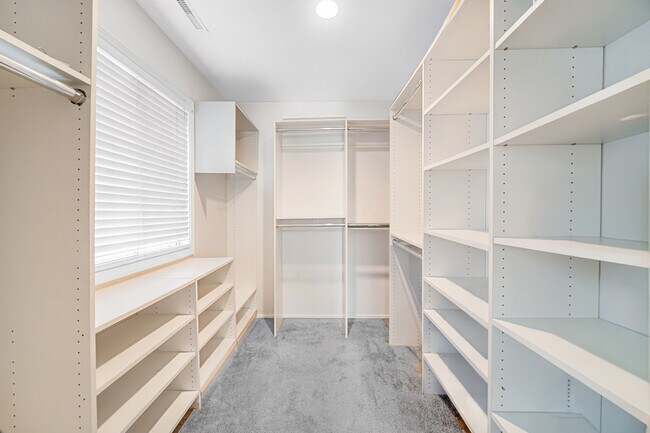 Building Photo - 23327 Wildwood Ln