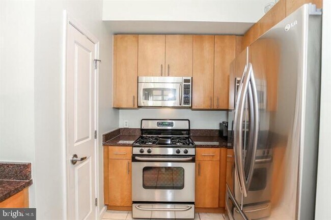 Building Photo - 715 6th St NW