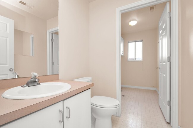 Building Photo - Amazing 4 Bed - 3.5 Bath, Pet-Friendly Lay...
