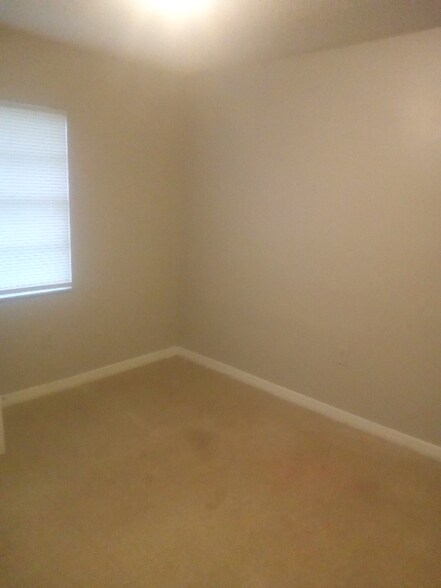 Building Photo - 1721 Birchwood Cir