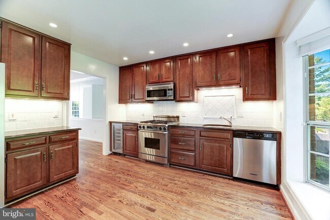 Building Photo - 1412 McLean Mews Ct