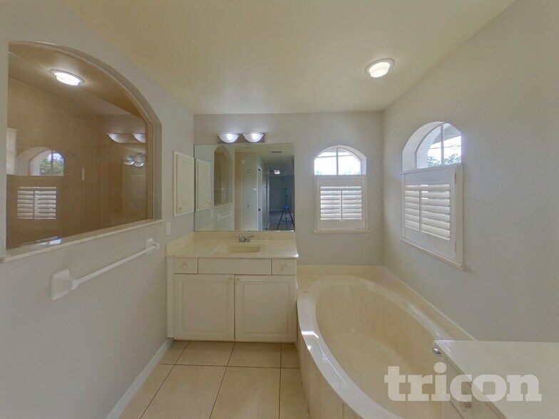 Building Photo - 4090 W Price Blvd