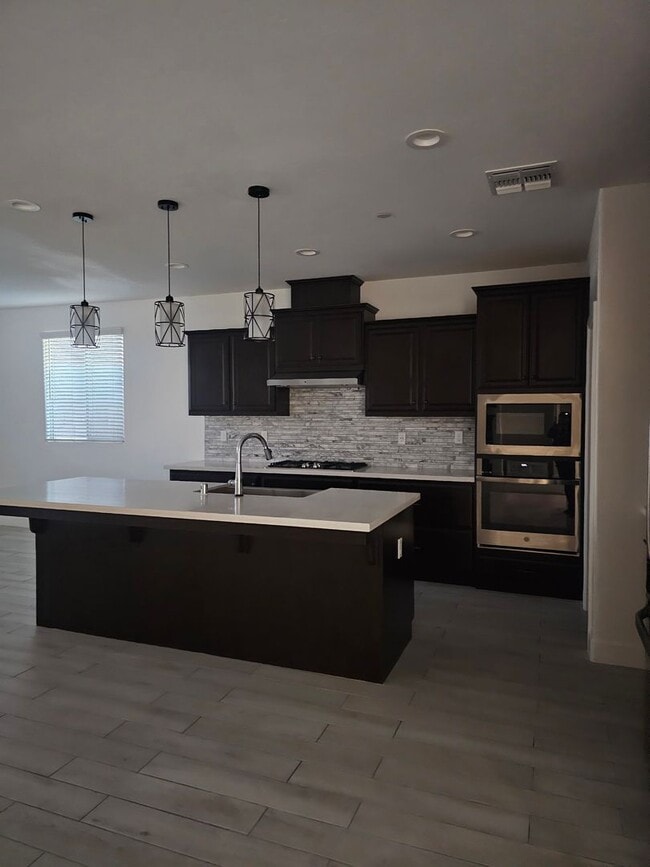 Building Photo - Beautiful Home in Gated Community