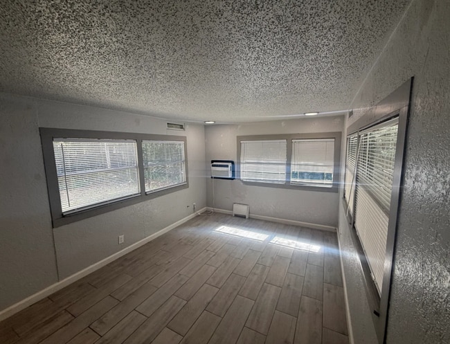 Building Photo - All utilities included. 2 Bedrooms. Lawn care included