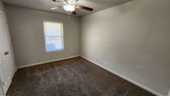 Building Photo - Remodeled 3 bedroom 1 bathroom house in Ed...