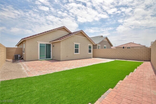Building Photo - 819 Cottonwood Hl Pl