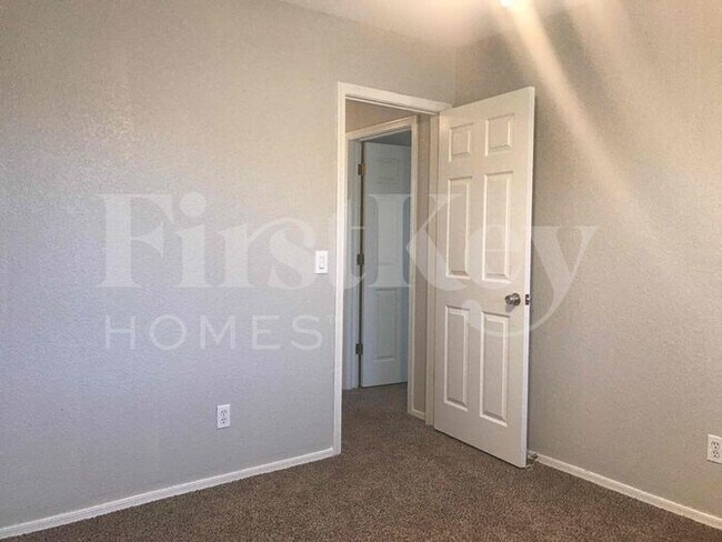 Building Photo - 8334 W Hughes Dr