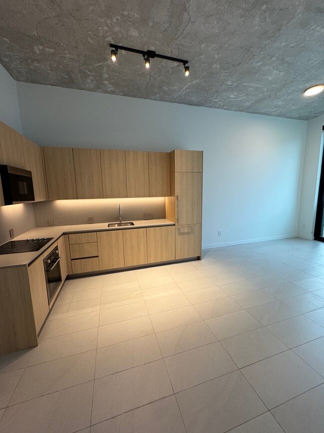 KITCHEN - 112 NW 31st St