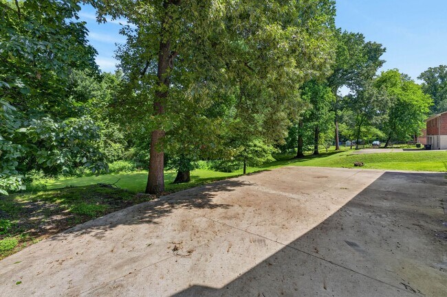 Building Photo - 3 Bedroom Pet Friendly Home For Rent Near Heritage Park!