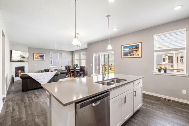 Building Photo - Beautiful New 4 Bed 3 Bath House in North ...