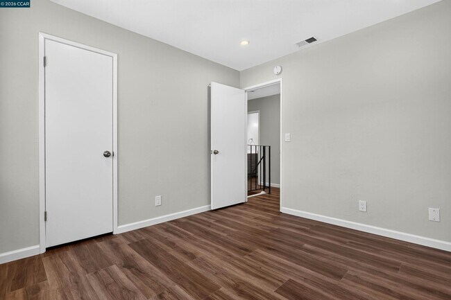 Building Photo - 121 Violet Rd