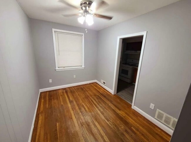 Building Photo - 3 Bedroom Townhouse located in Frankford-Baltimore city