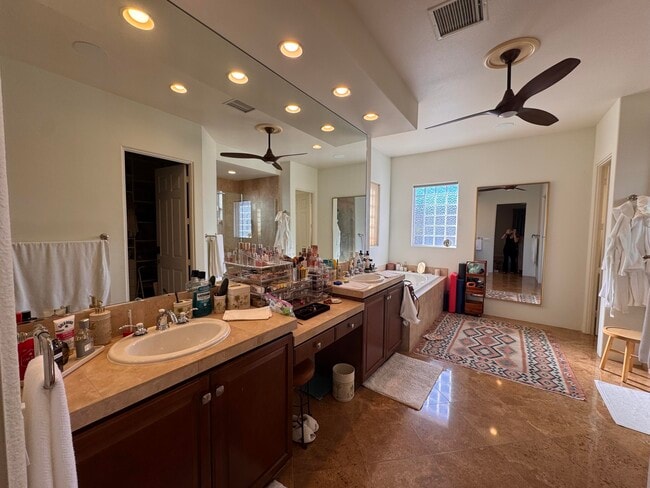 Building Photo - 49560 Loren Ct