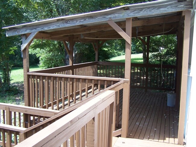 Building Photo - 2BR/1BA home with bonus room