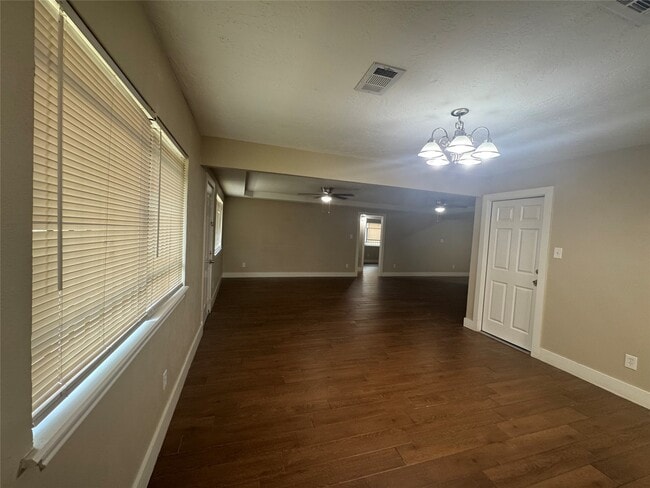 Building Photo - 12811 Labelle Ln