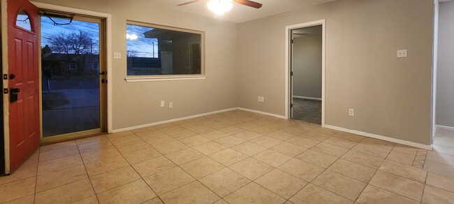 Building Photo - FOR LEASE -  4 BEDROOM HOME - NORTH LUBBOCK