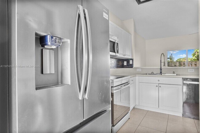 Building Photo - 1490 NE 33rd Ave