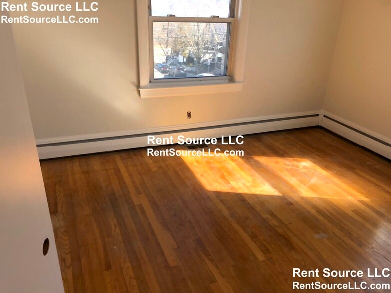 Building Photo - 98 Moreland St