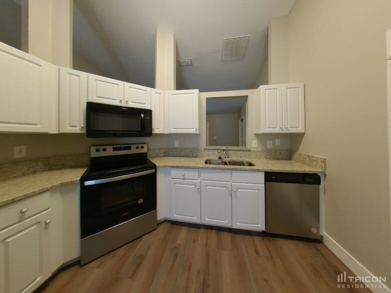 Building Photo - 84092 St James Ct