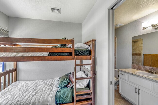 Building Photo - 1800 Burgundy Dr