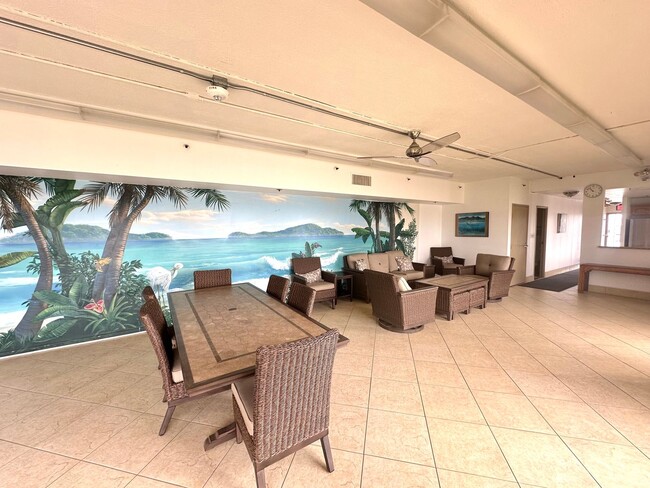 Building Photo - Alamitos Beach Ocean Front 1 Bedroom Condo