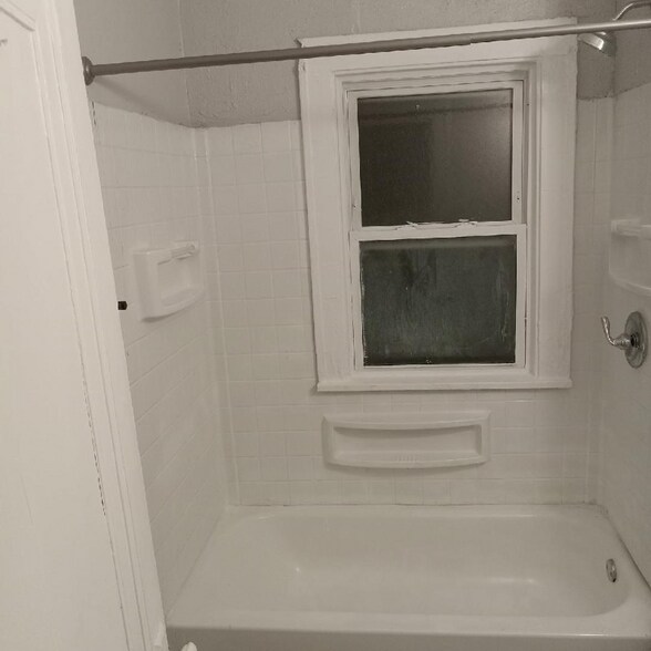 Building Photo - 6726 Kazimier Ave