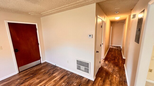 Building Photo - Modern Comfort Meets Prime Location – Spac...