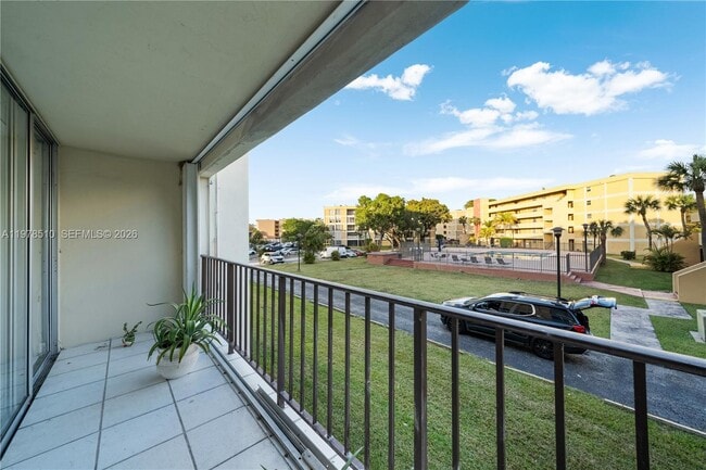 Building Photo - 9210 Fontainebleau Blvd