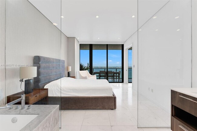 Building Photo - 480 NE 31st St