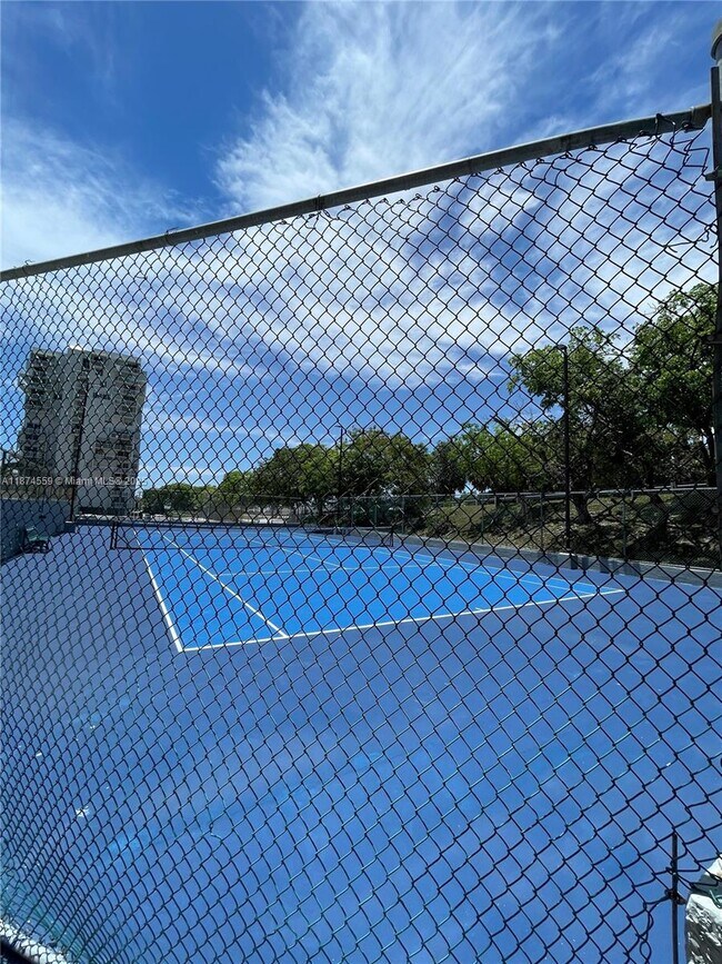 Building Photo - 2501 Brickell Ave