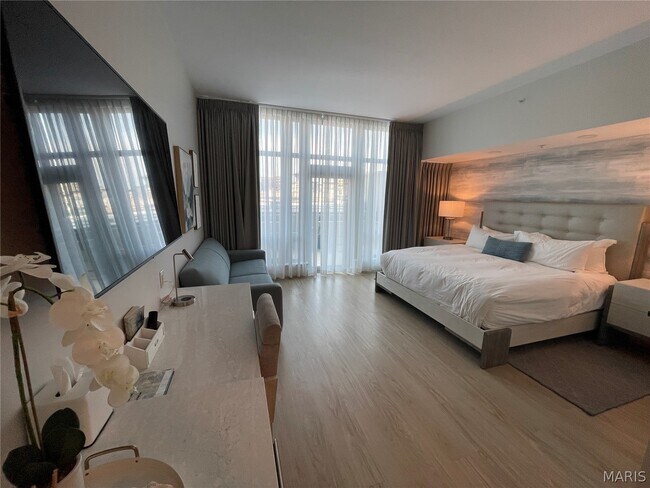 Building Photo - 4909 Laclede Ave