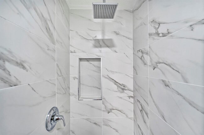 Building Photo - 22250 Queenbury Hills Dr