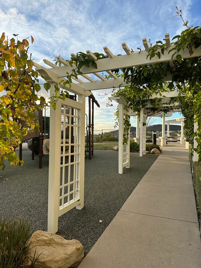 Building Photo - 365 Fitzpatrick Rd