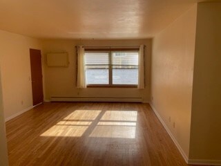Building Photo - 318 Island Dr