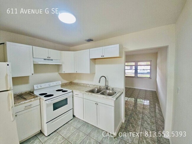Building Photo - 611 Ave G SE