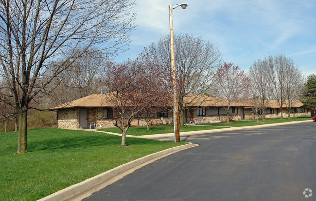 Building Photo - Laynecrest Manor Apartments