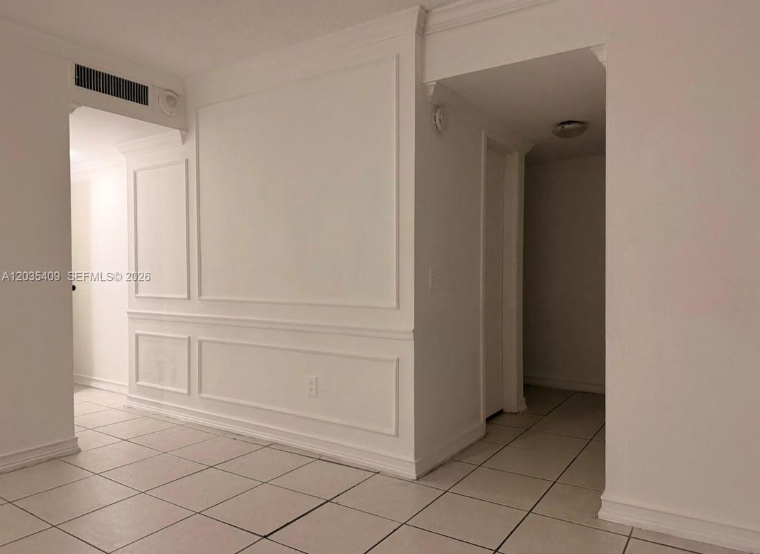Building Photo - 2075 NE 164th St